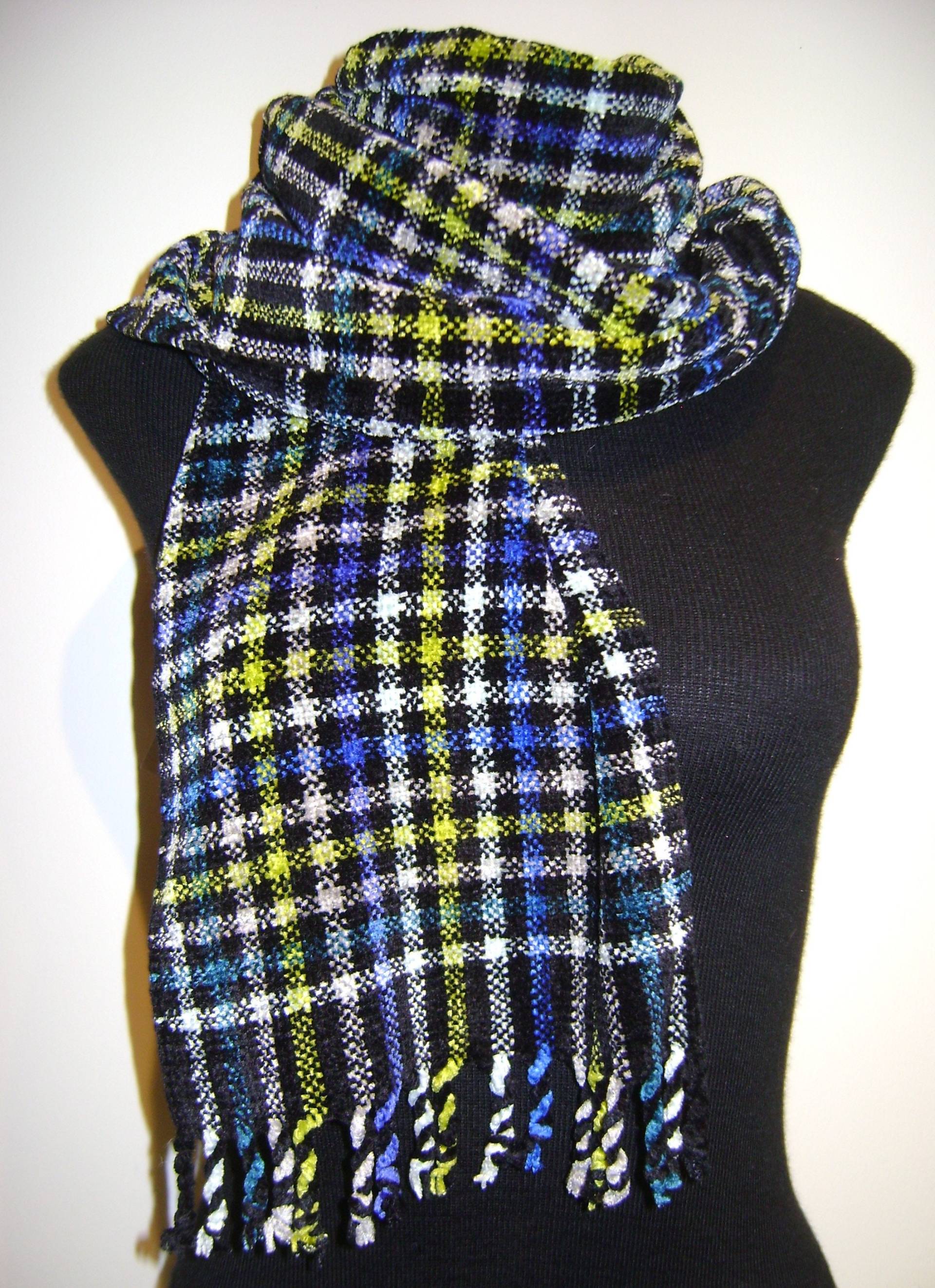 Handgewebter Schal-Kariert Schwarz, Weiß, Blau, Grün Chenille Handgewebter Schal-Kariert Schwarz, Weiß, Blau, Grün Chenille von LegereWear