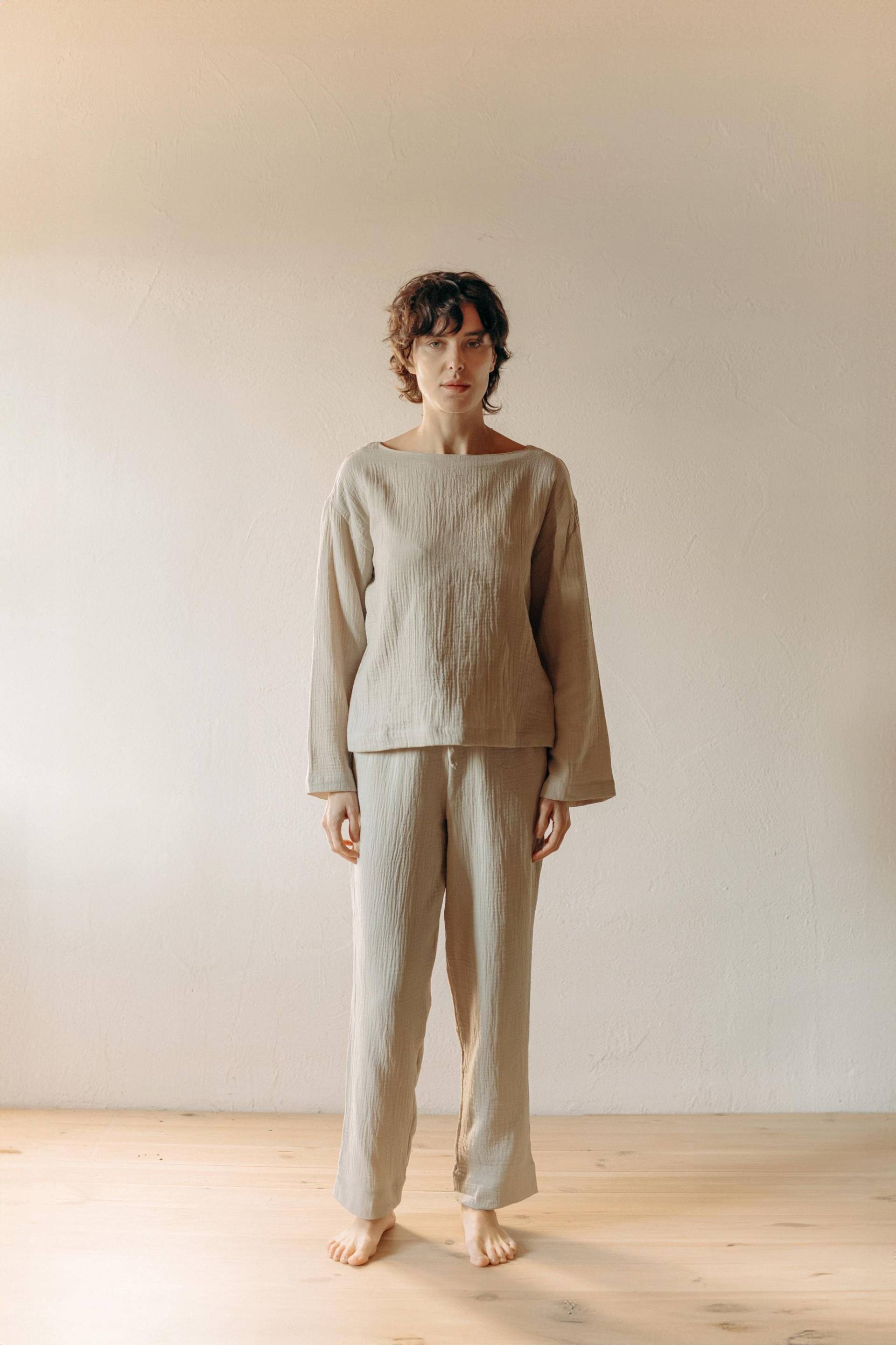 Frauen Grau Musselin Pj, Minimalist Shirt & Pants Pyjama, Langarm Pyjama Set, Home Outfit Für Sie, Schwester Oder Freundin Geburtstag Geschenkidee von LegloHome