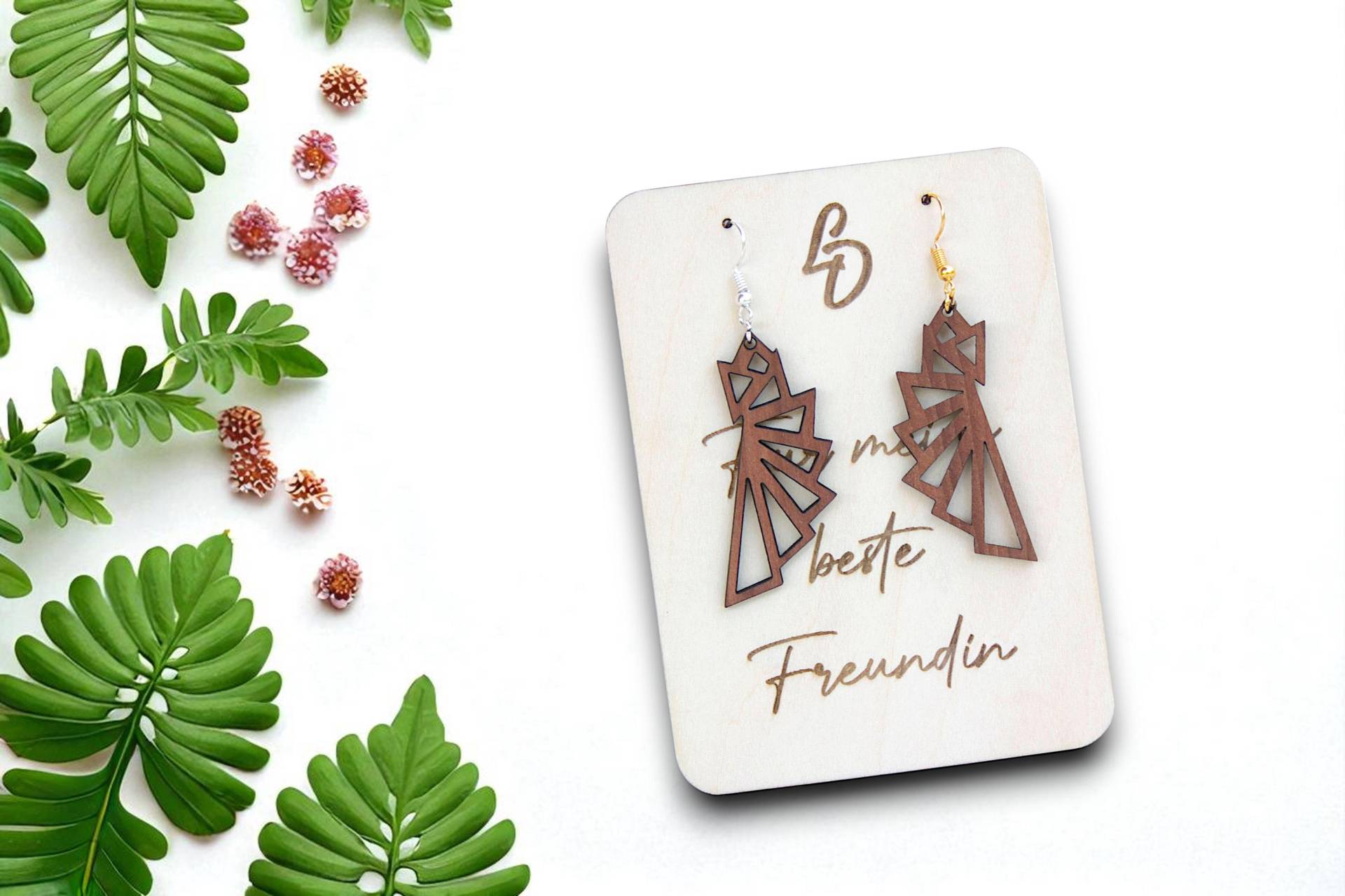 Handgemachte Holzohrringe Aus 5 Holzarten, Ohrhänger Mit Gravurkarte, Geschenkidee Natur, Personalisierbar & Nachhaltig. Ohrstecker Handgemachte Holzohrringe Aus 5 Holzarten, Ohrhänger Mit Gravurkarte, Geschenkidee Natur, Personalisierbar & Nachhaltig. Ohrstecker von Legnodesigncom