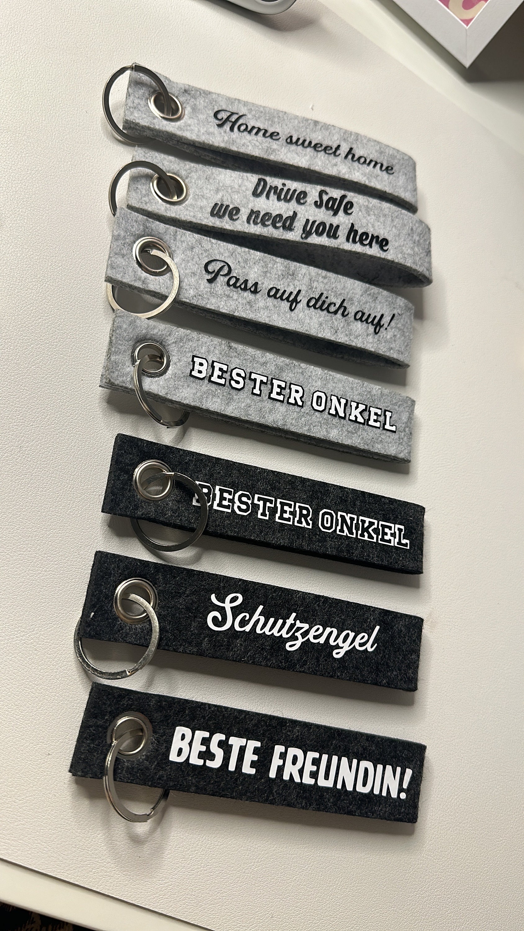 Filzanhänger, Schlüsselanhänger Aus Filz, Personalisierte Schlüsselanhänger, Wunschtext, Geschenk, Wunschnamen, Geschenke Filzanhänger, Schlüsselanhänger Aus Filz, Personalisierte Schlüsselanhänger, Wunschtext, Geschenk, Wunschnamen, Geschenke von LegunaDesigns