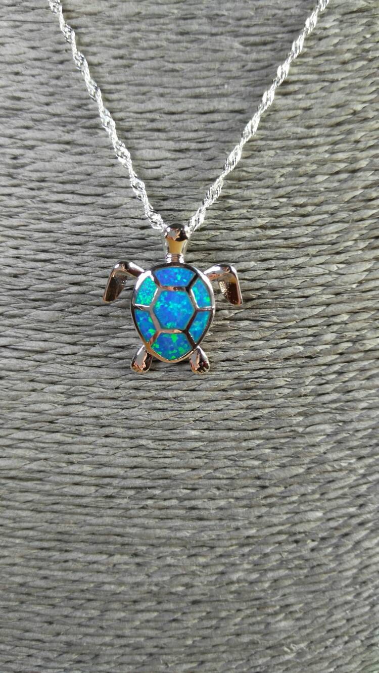 Blauer Feueropal Schildkröte Halskette | Platin Auf Sterling Silber Wunderschöner Für Natur Und Wildtiere Handgefertigt in Irland von LehnardtDesign