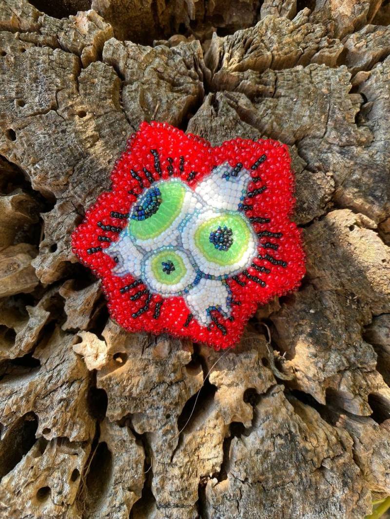 Allsehende Blume - Perlenbrosche | Perlenstickerei, Handgemachter Schmuck, Pin, Geschenk von LeiSolar
