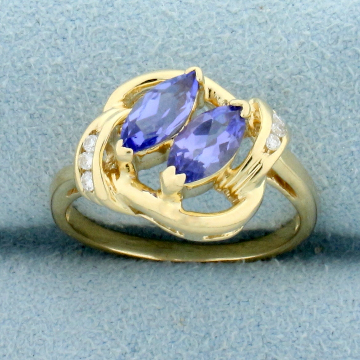 1Ct Tw Tanzanit Und Diamant-Ring in 14K Gelbgold von LeifJewelryCo