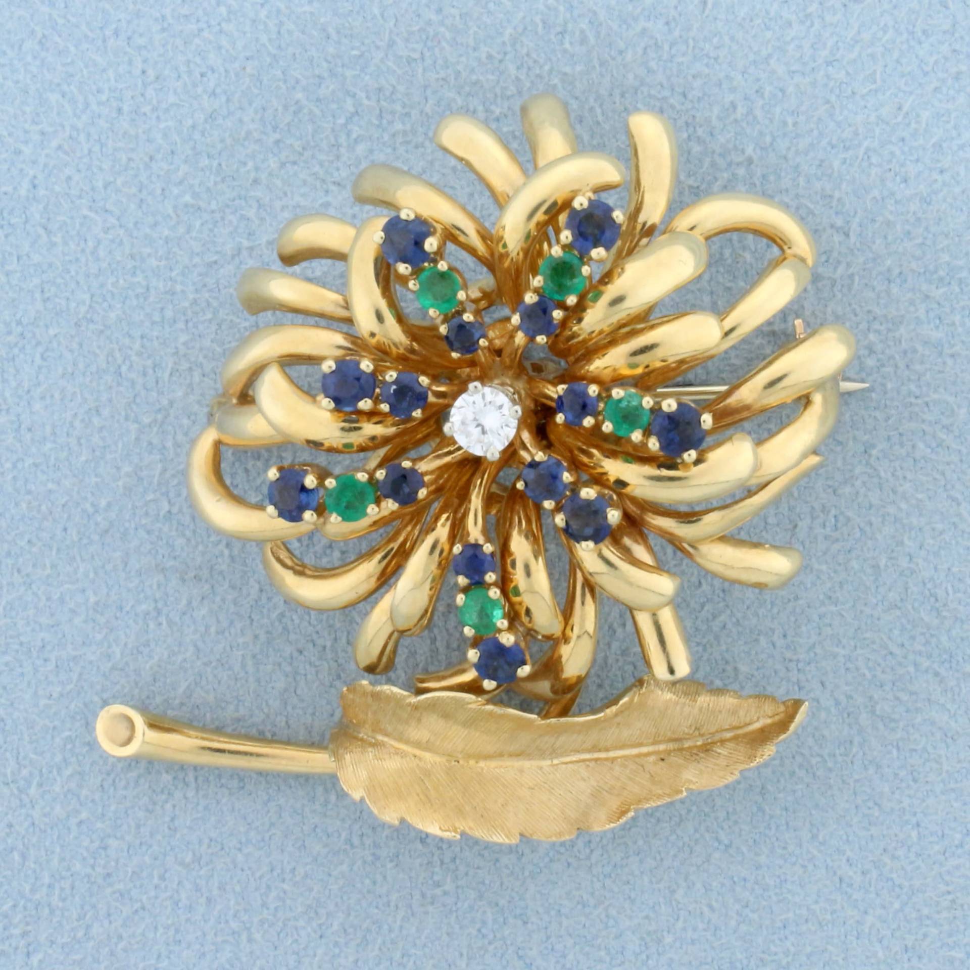 Vintage Designer Dan Frere Smaragd, Saphir, Und Diamant Feder Blumen Design Pin Brosche in 14K Gelbgold von LeifJewelryCo