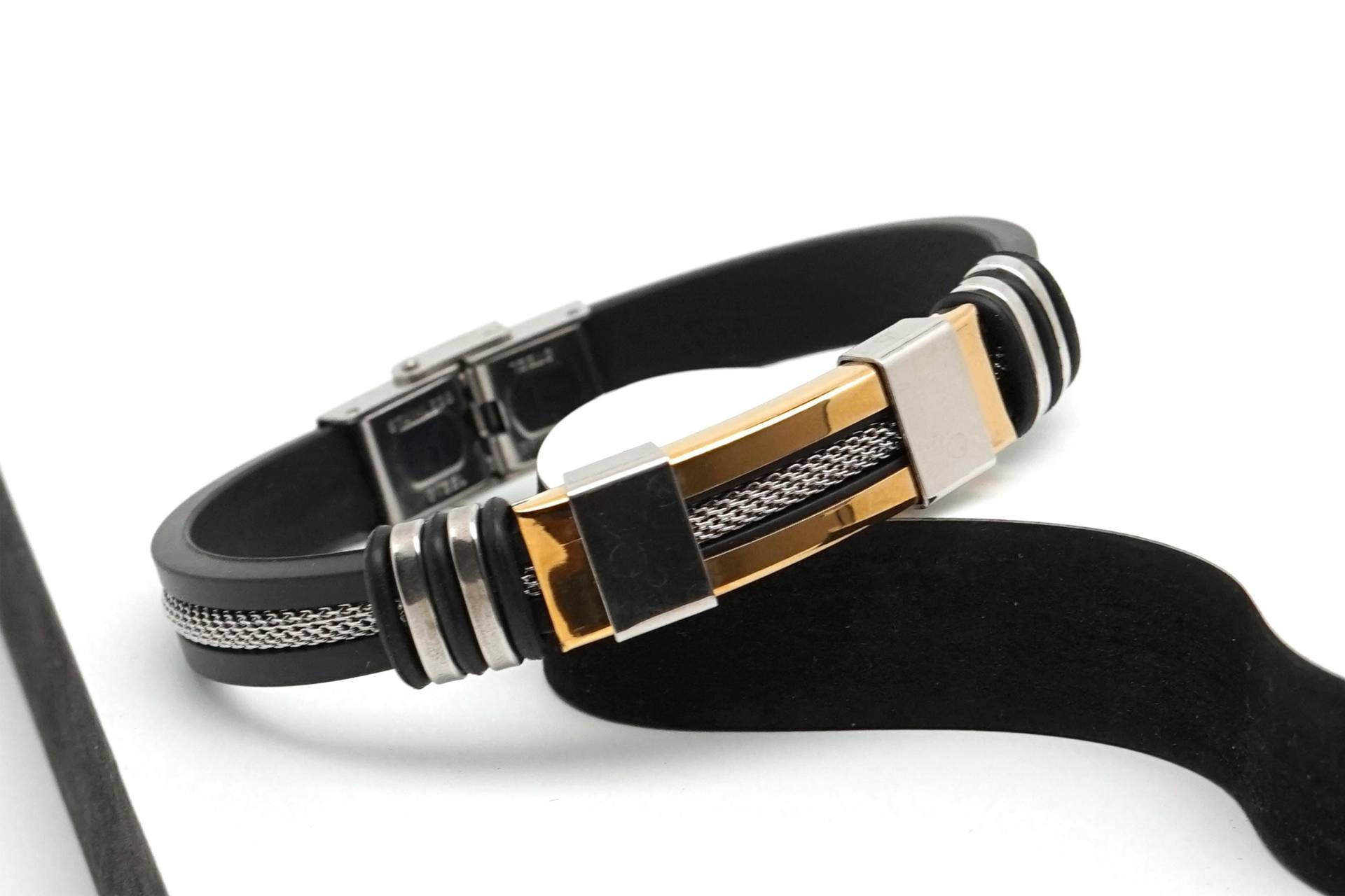 Armband Mit Edelstahl Und Silikon, Edel Einzigatig Armband Mit Edelstahl Und Silikon, Edel Einzigatig von LeifestyleDK