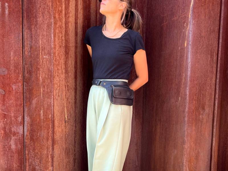 Leder Fanny Packpatch Gürteltasche Hüfttasche Und Reisegürtel in Schwarz von Leilamos