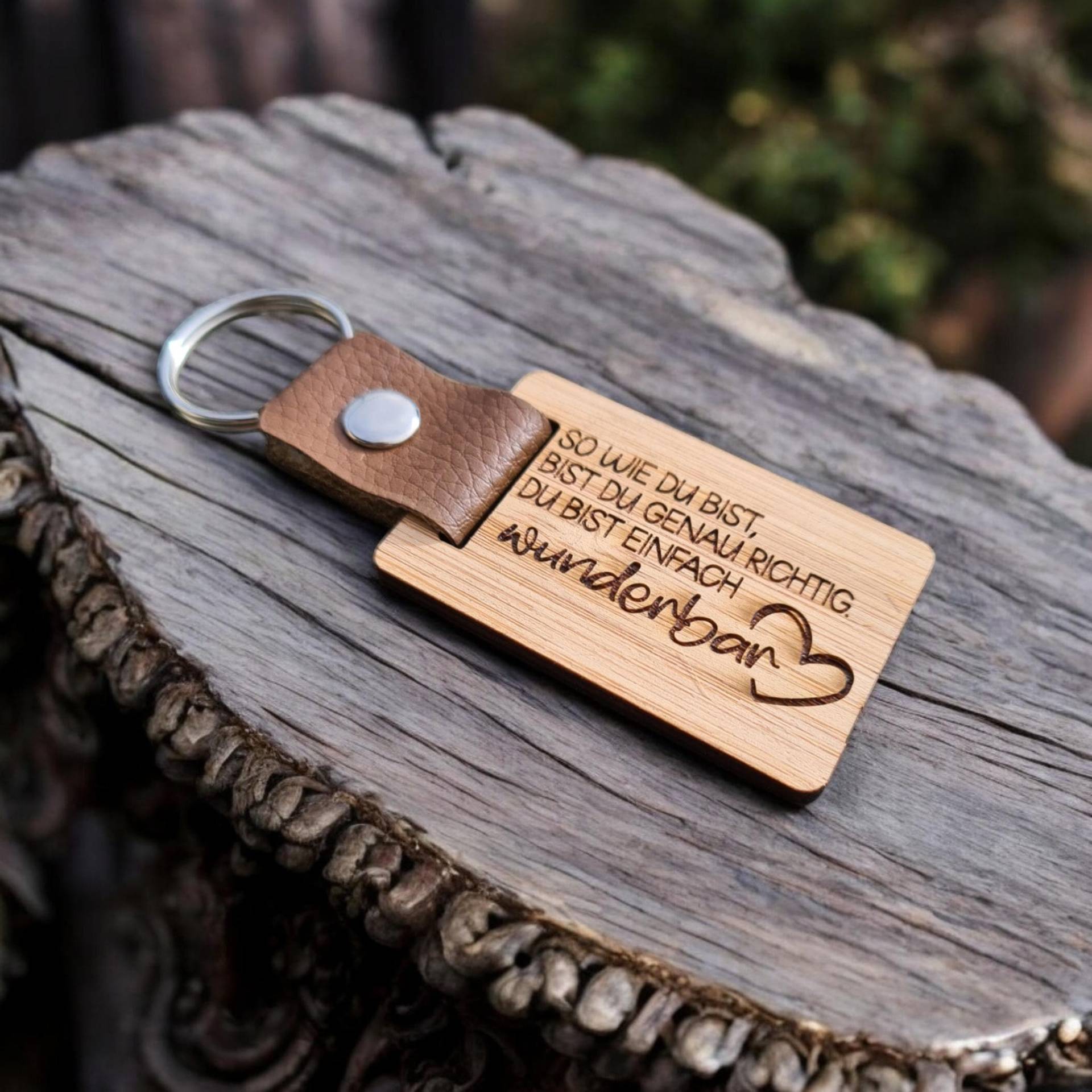 Schlüsselanhänger Holz Leder |Personalisiert Mit Gravur |Geschenk Freund Freundin Familie |Buchenholz Pu-Leder Unikat Handmade |Wunschgravur Schlüsselanhänger Holz Leder |Personalisiert Mit Gravur |Geschenk Freund Freundin Familie |Buchenholz Pu-Leder Unikat Handmade |Wunschgravur von LeilaniGeschenke