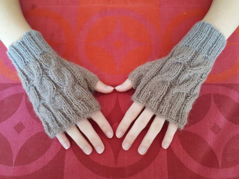 Handgestrickte Armstulpen Hellbraun Wolle+Kaschmir, Armstulpen Gestrickt, Pulswärmer Handgestrickt, Strickware, Kaschmir, Wolle Strickhandschuhe von LeinenFlair