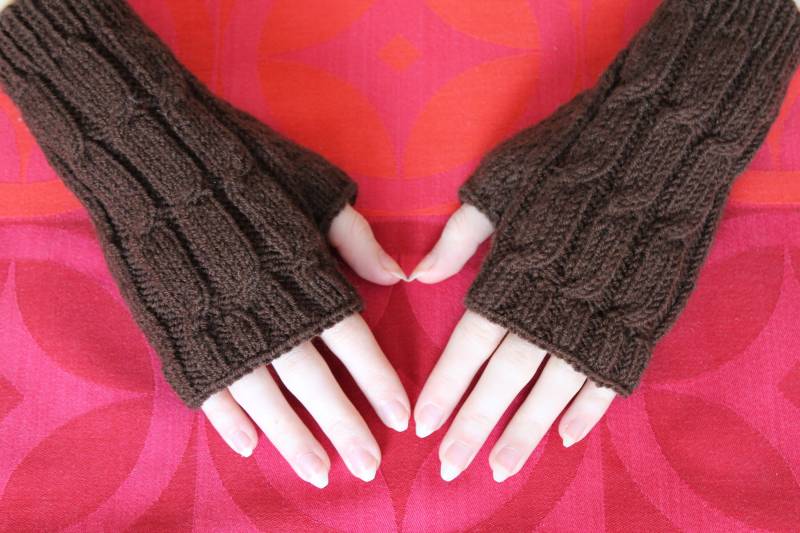 Handgestrickte Armstulpen Wolle Polyacryl Braun Grau Warm Handschuhe Armstulpen Handgestrickt Pulswärmer Weihnachtsgeschenk Winterhandschuhe von LeinenFlair