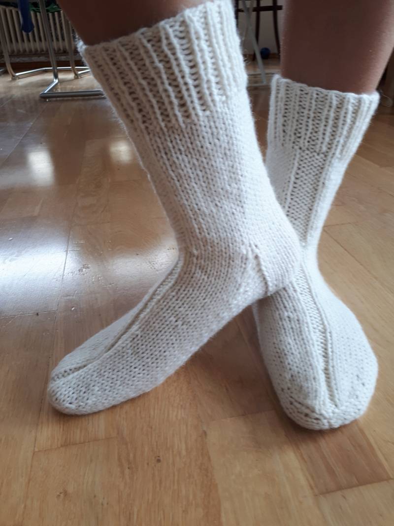 Handgestrickte Socken 38 39 41 42 Strümpfe Wolle Polyacryl Wintersocken Wandern Yogasocken Warme Gestrickte Weiße Bettsocken von LeinenFlair