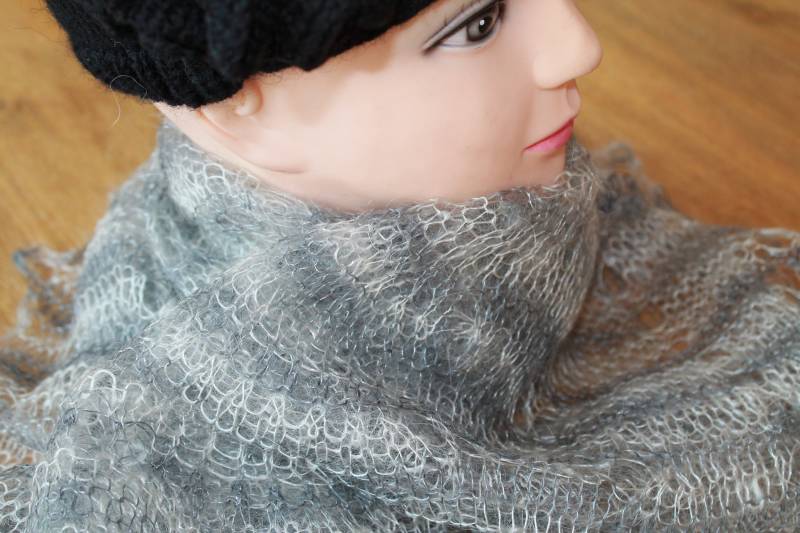 Handgestrickter Schal Mohair 190 X 85 cm Streifen Grau Weiß Handgestrickte Stola Gestreift Mohair Schal von LeinenFlair