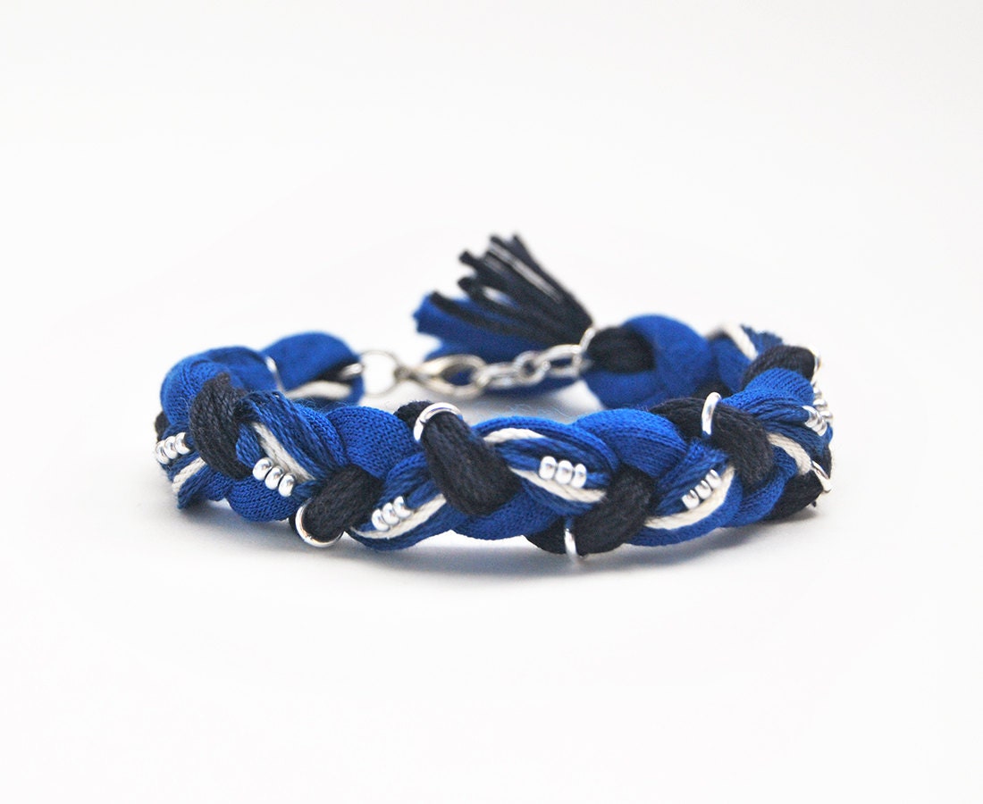 Blau Freundschaftsarmband, Geflochtenes Armband Mit Perlen, Maritimes Armband, Kobaltblau von LeiniJewelry