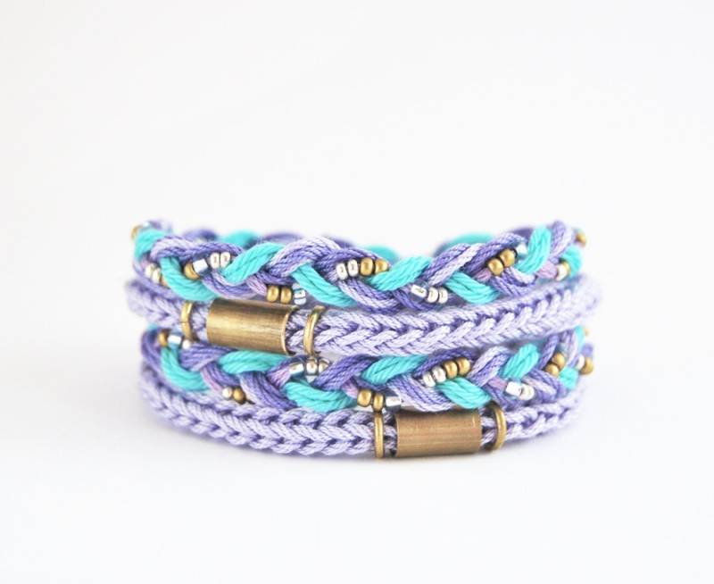 Flieder Und Minze Wickeln Armband, Lila Wrap Geflochtene Boho Chic Armband Stricken von LeiniJewelry