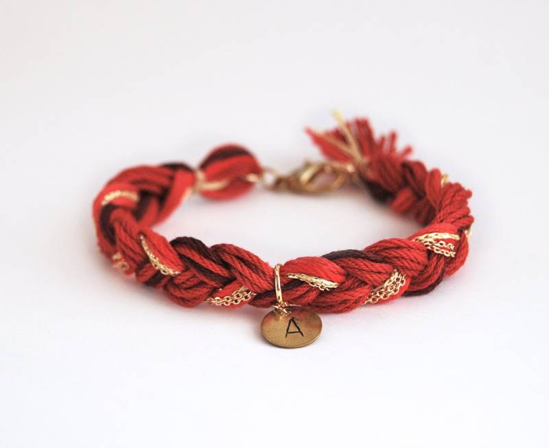 Freundschaftsarmband Mit Initial, Personalisierte Armband Ursprünglichen Charme in Burgund, Geschenk Für Freunde, Hand Gestempelt von LeiniJewelry