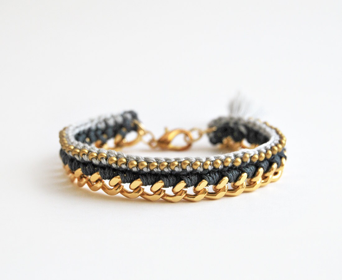 Graues Armband Mit Klobigen Kette, Perlen, Quaste, Bohoarmband, Grau Und Gold von LeiniJewelry