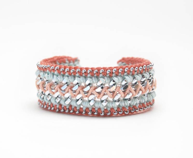 Korallen - Und Minzarmband, Boho-Armband, Häkelarmband Mit Kette, Klobiges Kettenarmband, Korallen-Freundschaftsarmband von LeiniJewelry