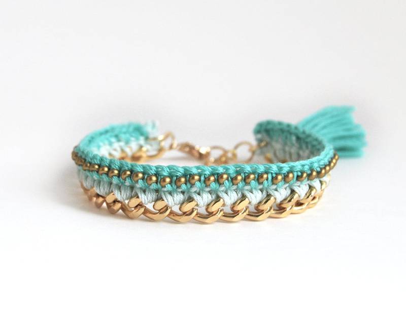 Mintgrünes Armband, Häkelarmband Mit Dicker Kette, Mintfarbenes Quastenarmband Perlen, Boho Armband von LeiniJewelry