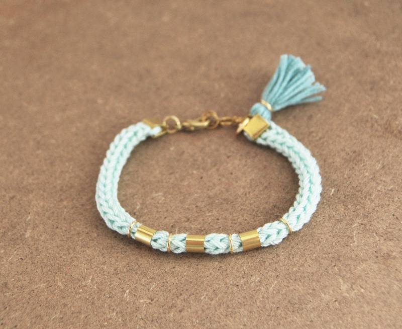 Minze Quaste Armband Mit Rohren Und Ringen, Stricken Armband, Stapeln Boho von LeiniJewelry