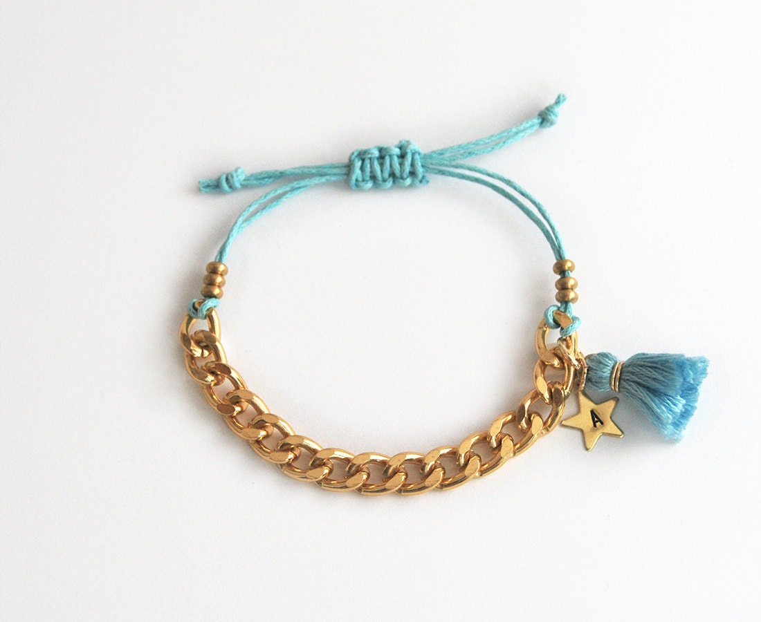 Personalisierte Armband, Teen Geschenk Erste Armband Mit Quaste, Freundschaft Hand Gestempelt Charme von LeiniJewelry