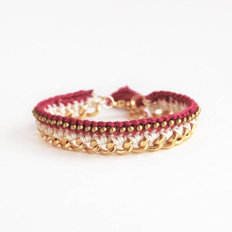 Rosa Quaste Armband Mit Klobigen Kette Und Perlen, Boho in Fuchsia Rosa Gold von LeiniJewelry