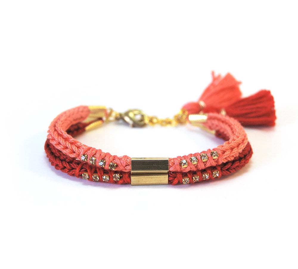 Set Von Zwei Freundschaftsbänder in Mehreren Farben, Stapelbare Armbänder, Armbänder Mit Strass Quaste von LeiniJewelry