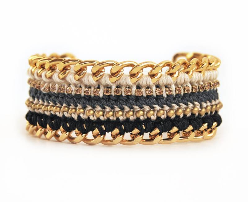 Statement Strassstein Armband, Gliederkette Armband Mit Perlen, Boho Häkelarmband in Creme, Schwarz Und Gold von LeiniJewelry