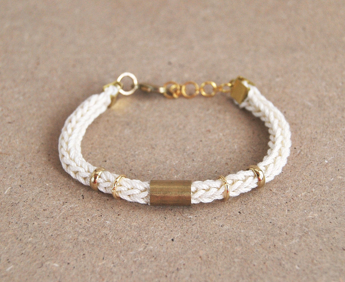 Stricken Sie Armband Mit Rohr Für Stapeln, Creme Aus Baumwolle, Geschenk von LeiniJewelry