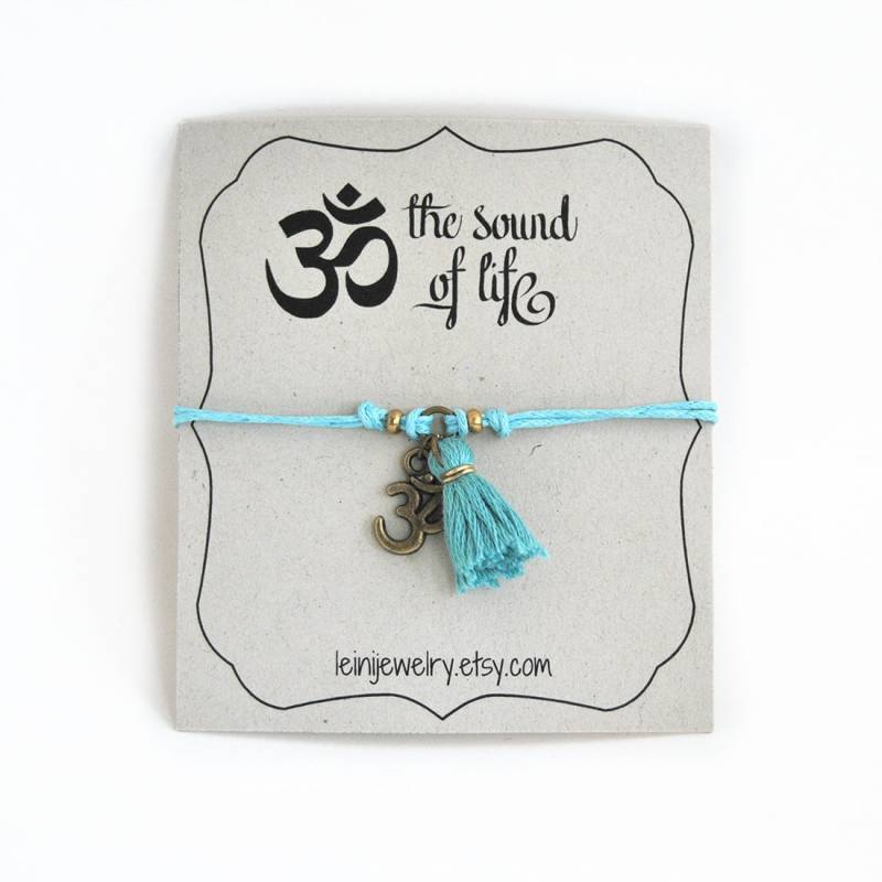 Yoga-Armband Mit Om Anhänger, Quaste Armband Baumwollkordel, Spirituelle Geschenk Für Freund, Inspirierende Auf Karte von LeiniJewelry