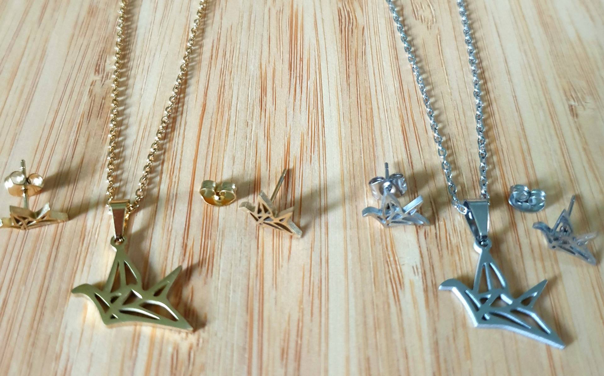 Kranich Set - Ohrstecker Und Halskette Aus Edelstahl Origami -Ohrringe, Kette, Minimalistisch Kranich Set - Ohrstecker Und Halskette Aus Edelstahl Origami -Ohrringe, Kette, Minimalistisch von LeisModeaccessoires