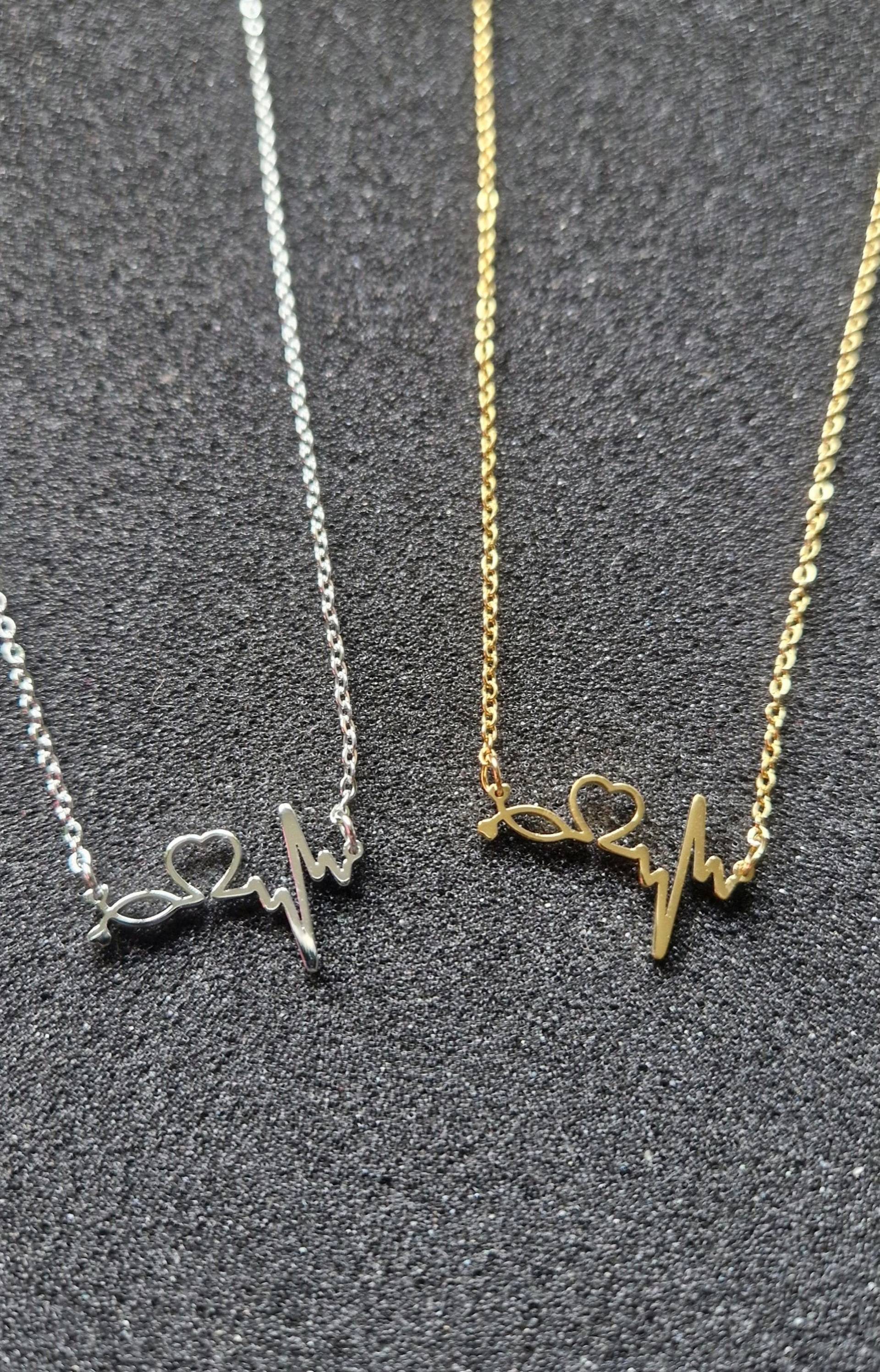 Schöne -Herz/Herzschlag - Halskette in Gold/Silber Aus Edelstahl, Kette, Schmuck, Minimalistisch, Heart, Heartbeat, Geschenk, Trend Schöne -Herz/Herzschlag - Halskette in Gold/Silber Aus Edelstahl, Kette, Schmuck, Minimalistisch, Heart, Heartbeat, Geschenk, Trend von LeisModeaccessoires
