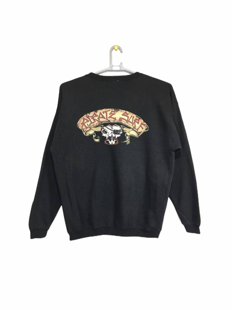 Seltenes Piraten-Surf-Sweatshirt Surfboard Mit Großem Grafikdruck Seltenes Piraten-Surf-Sweatshirt Surfboard Mit Großem Grafikdruck von LeisureVintageStore