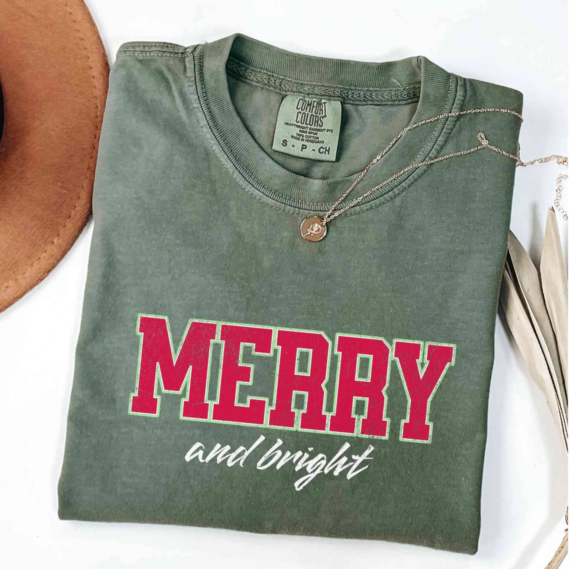 Fröhliches Und Helles Shirt, Süßes Weihnachts-T-Shirt Für Frauen, Adrettes Weihnachtshemd, Fröhliches Retro-Komfort-Farbhemd Fröhliches Und Helles Shirt, Süßes Weihnachts-T-Shirt Für Frauen, Adrettes Weihnachtshemd, Fröhliches Retro-Komfort-Farbhemd von LeisurelyMoments