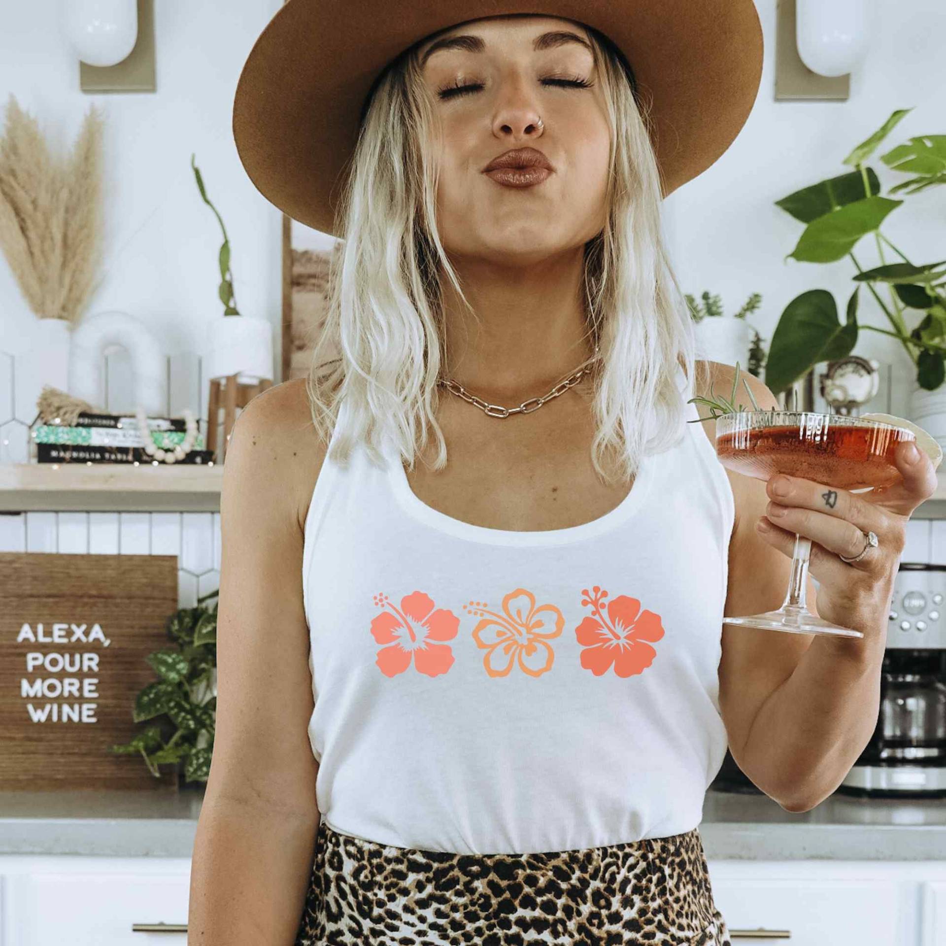 Hibiskus-Shirt, Kreuzfahrt-Hawaii-Shirt, Vacay-Mode-Shirt, Sommer-T-Shirt, Küsten-Cowgirl, Coconut Girl, Girl-Shirt, Pool Coverup Hibiskus-Shirt, Kreuzfahrt-Hawaii-Shirt, Vacay-Mode-Shirt, Sommer-T-Shirt, Küsten-Cowgirl, Coconut Girl, Girl-Shirt, Pool Coverup von LeisurelyMoments