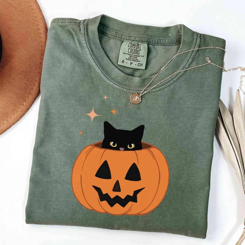 Komfort Farbe Retro Herbst Shirt, Süßes Schwarzes Katzen Tis The Season, Liebhaber Halloween Schwarze Katze T-Shirt von LeisurelyMoments