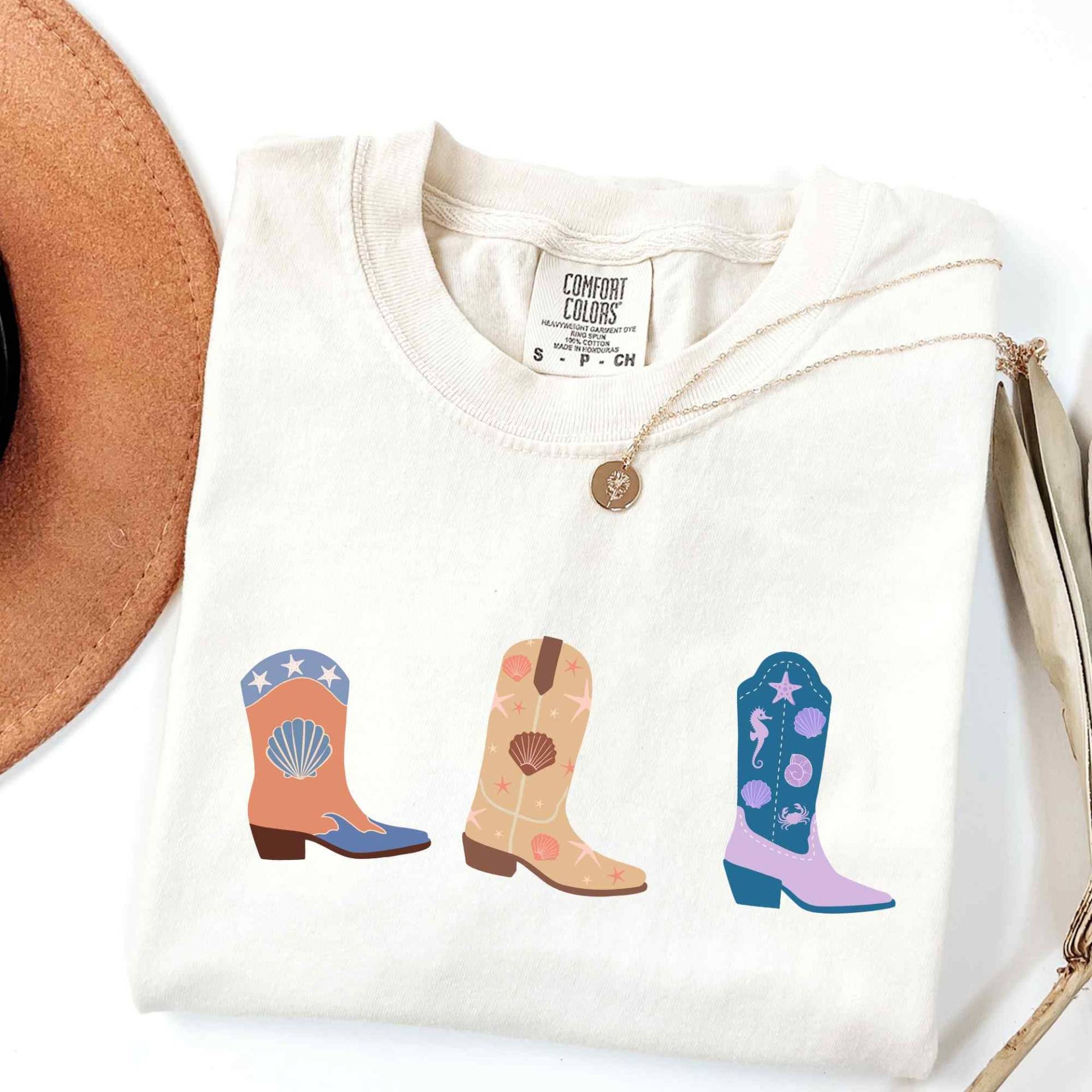 Küsten-Oma, Küstenästhetik, Küsten-Cowgirl, Küsten-Cowgirl-Shirt, Rodeo-Shirt, Westliche Kleidung, Cowgirl-stiefel-Shirt von LeisurelyMoments