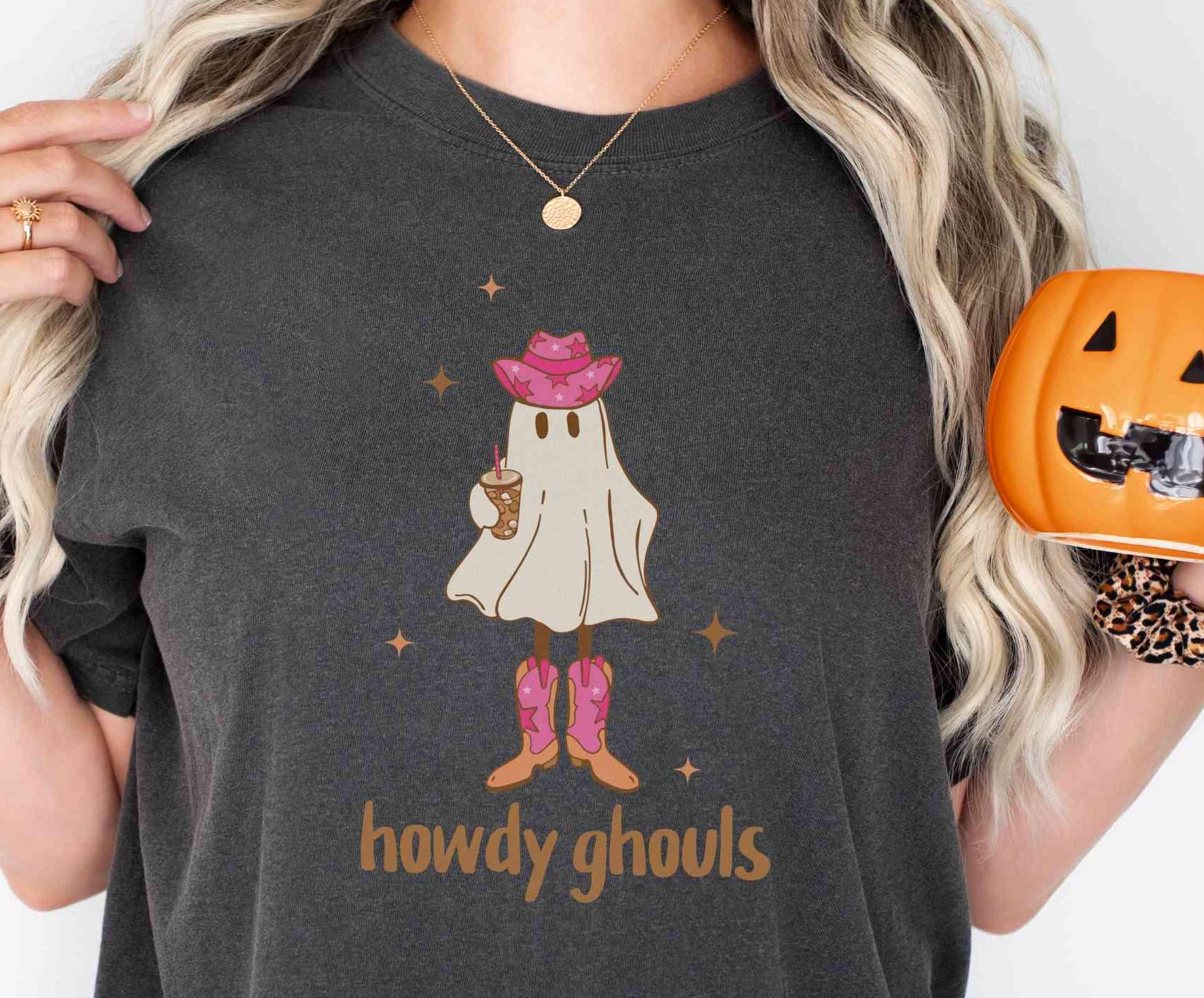 Western Electric, Ghost, Yee Haw Shirt, Western-Kleid, Disco Cowgirl, Cowgirl Era, Halloween, Pink T-Shirt von LeisurelyMoments