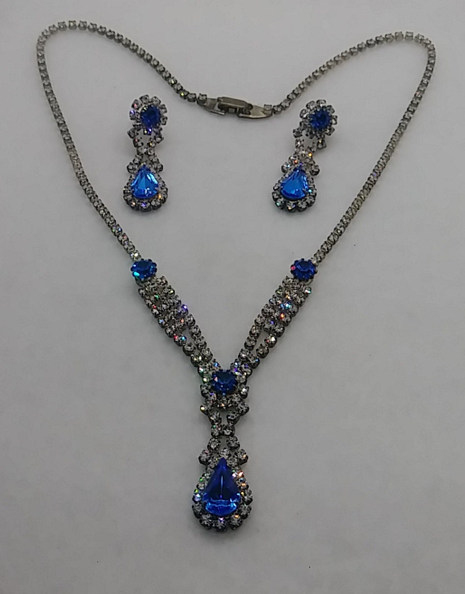 Vintage Blau & Klar Strass Tropfen Halskette Ohrring Set Schmuck von LeizJewelsVintage