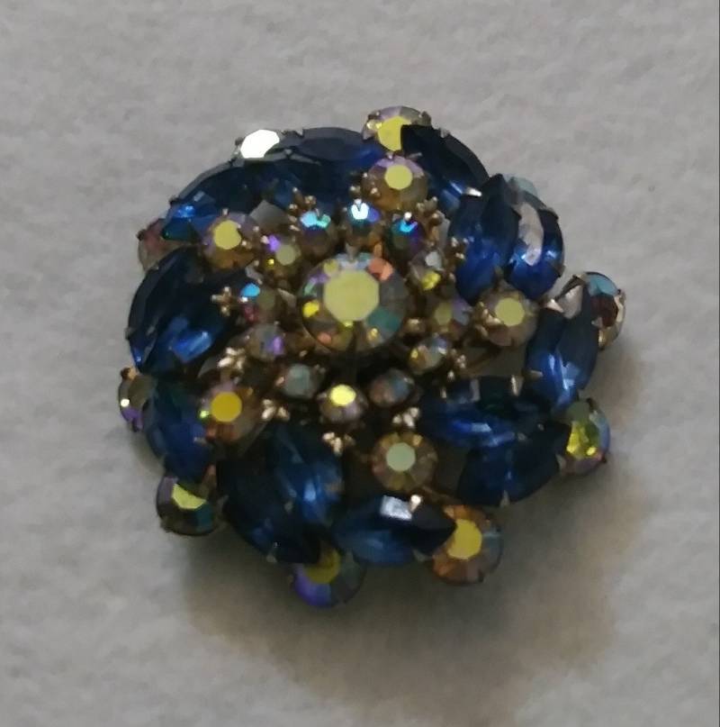 Vintage Blaue Strasssteine Große Brosche Anstecknadel Vintage Blaue Strasssteine Große Brosche Anstecknadel von LeizJewelsVintage