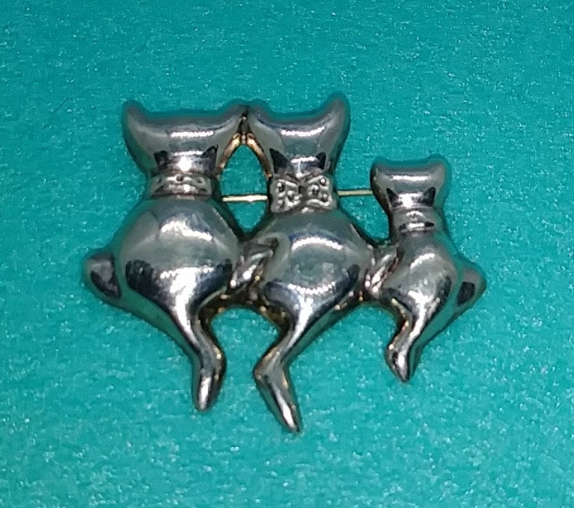 Vintage Katze Familie Brosche Sterling Silber Pin Vintage Katze Familie Brosche Sterling Silber Pin von LeizJewelsVintage