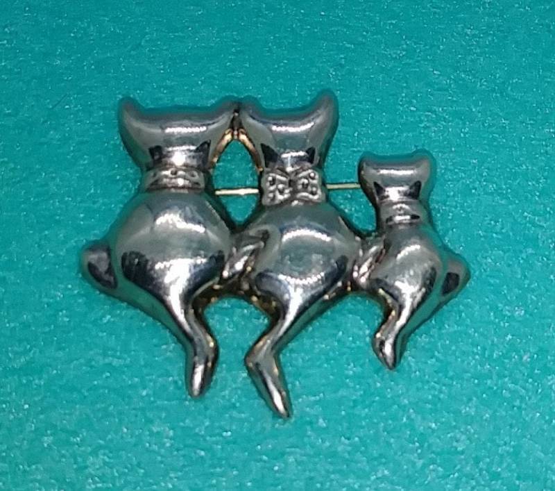 Vintage Katze Familie Brosche Sterling Silber Pin Vintage Katze Familie Brosche Sterling Silber Pin von LeizJewelsVintage