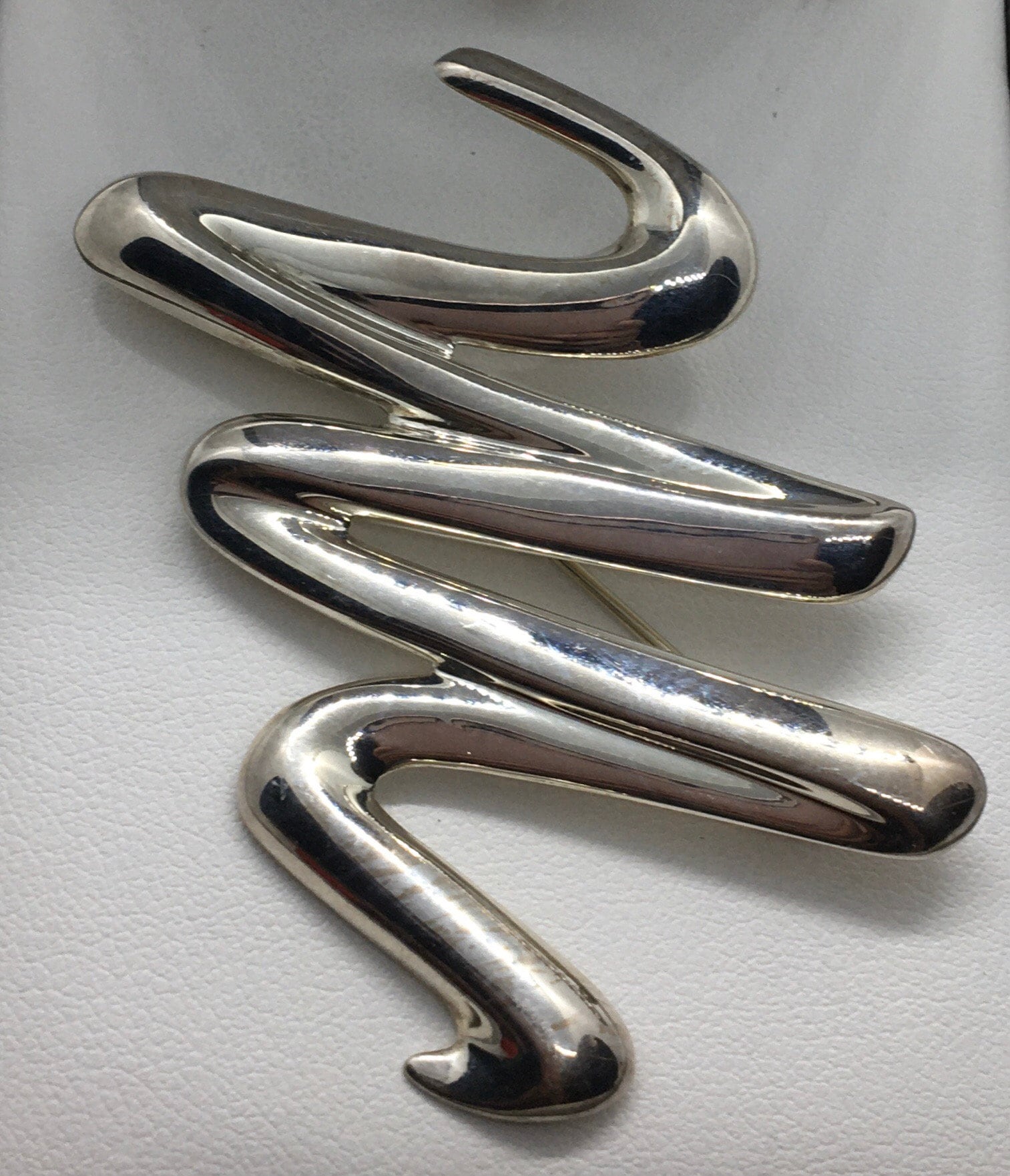 Vintage Schmuck Sterling Silber Zick-Zack-Brosche Stift Vintage Schmuck Sterling Silber Zick-Zack-Brosche Stift von LeizJewelsVintage