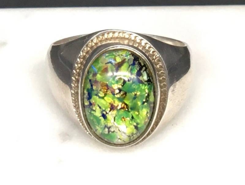 Vintage Sterling Silber Grün Drachen Atem Ring Größe 9, 5 von LeizJewelsVintage