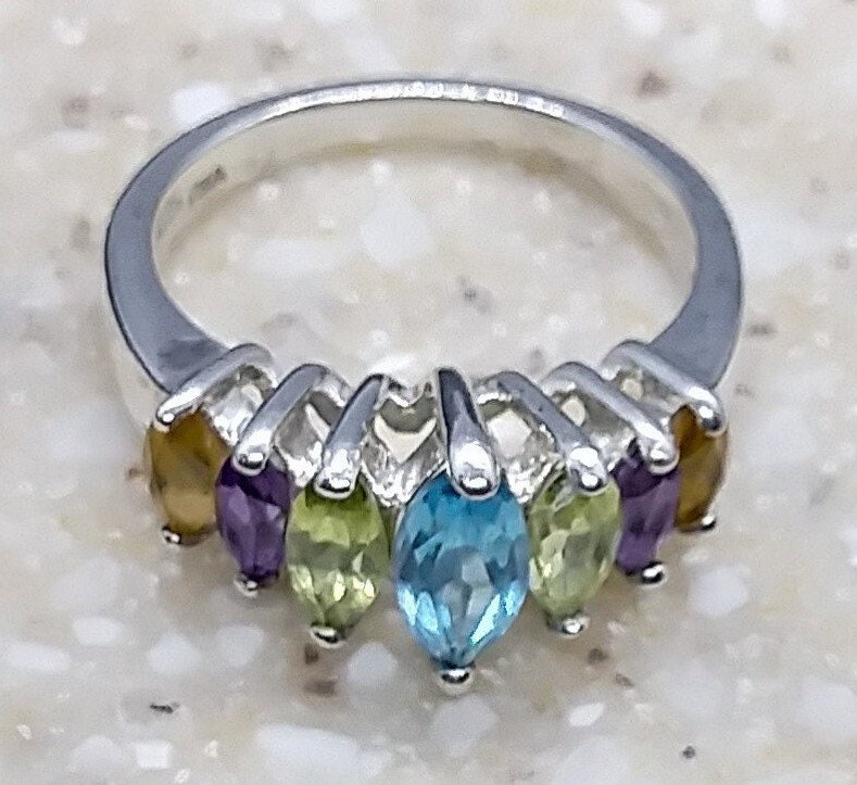 Vintage Sterling Silber Multi Edelstein Marquise Cut Ring Größe 7 von LeizJewelsVintage