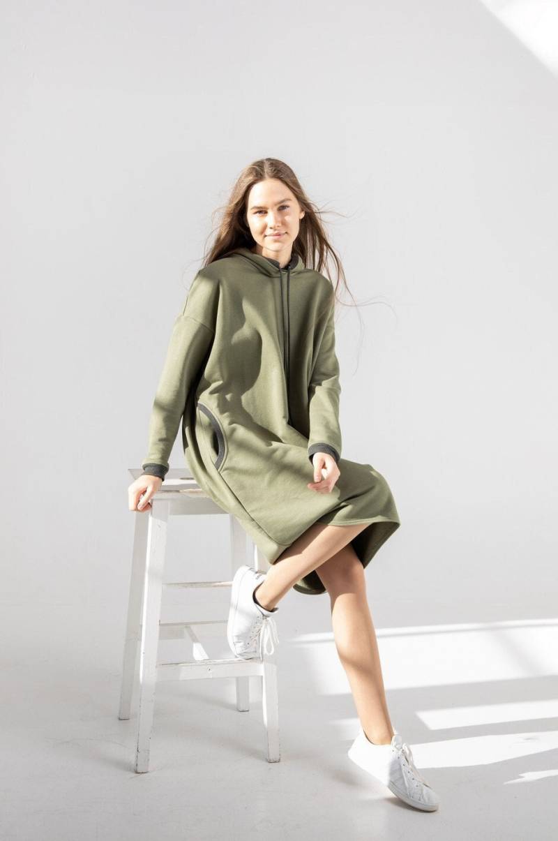 Langes Khakifarbenes Kleid Aus Baumwolle Gestrickt von LejaClothes