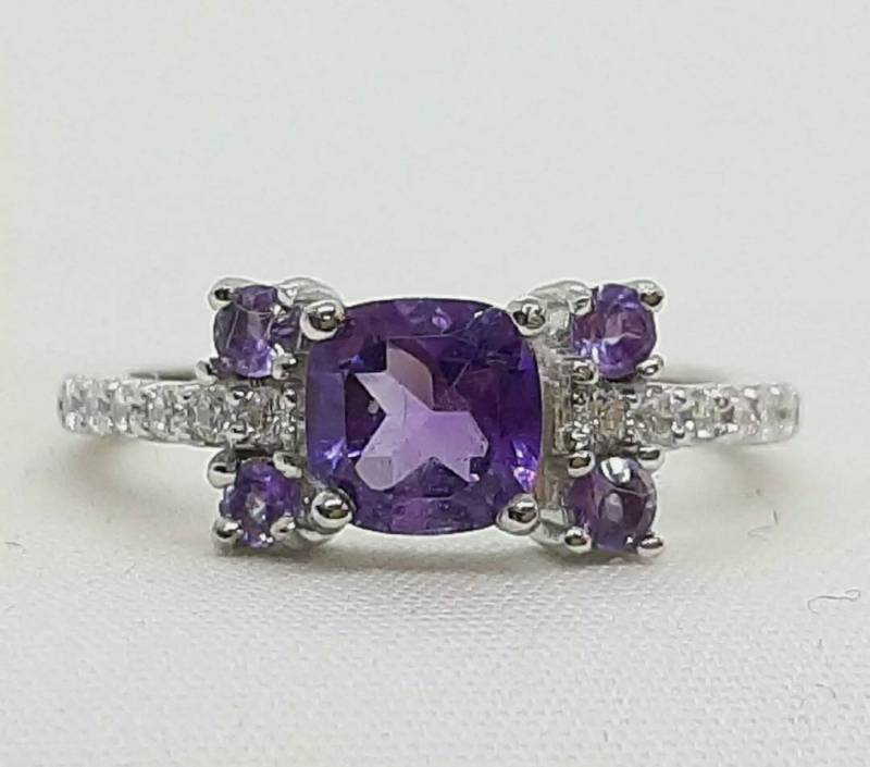 Kissenschnitt Amethyst & Weißer Saphir Sterling Cluster Ring von LelenaPeacock