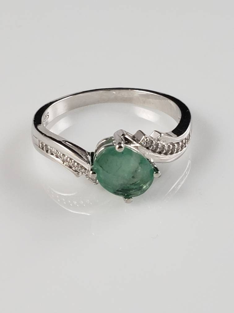 Smaragd & Diamant Sterling Silber Bypass Ring von LelenaPeacock