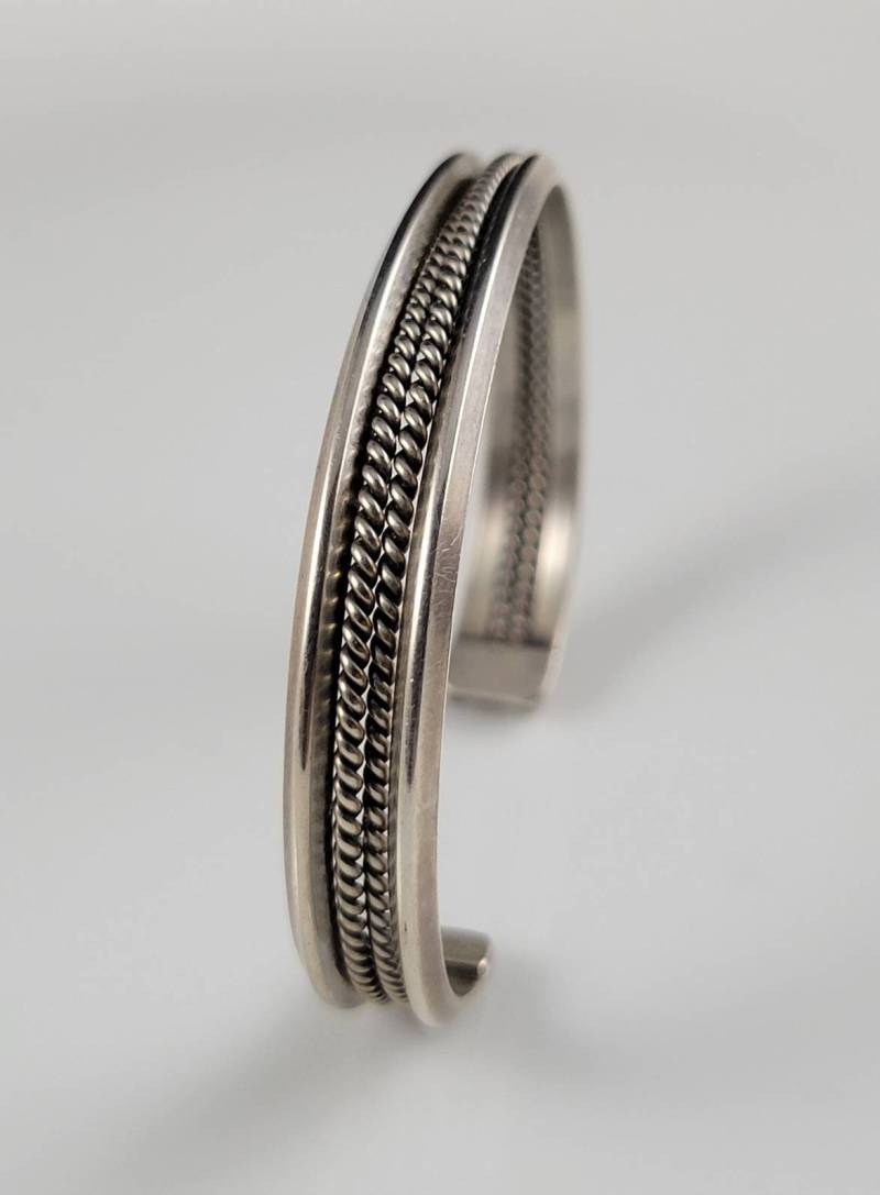 Tahe Handgemachter Sterling Silber Manschetten-Signiert von LelenaPeacock