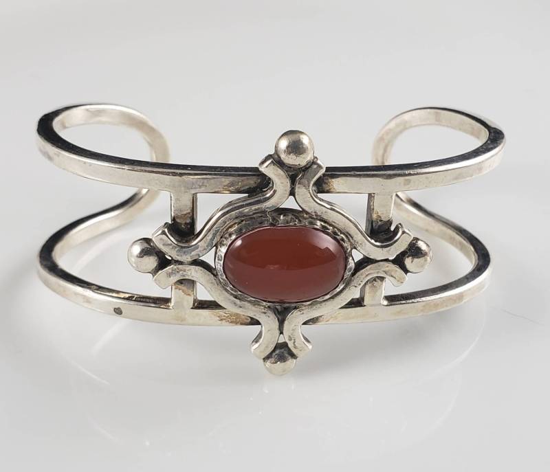Wunderschöne Handgemachte Natürliche Karneol Sterling Silber Manschette von LelenaPeacock