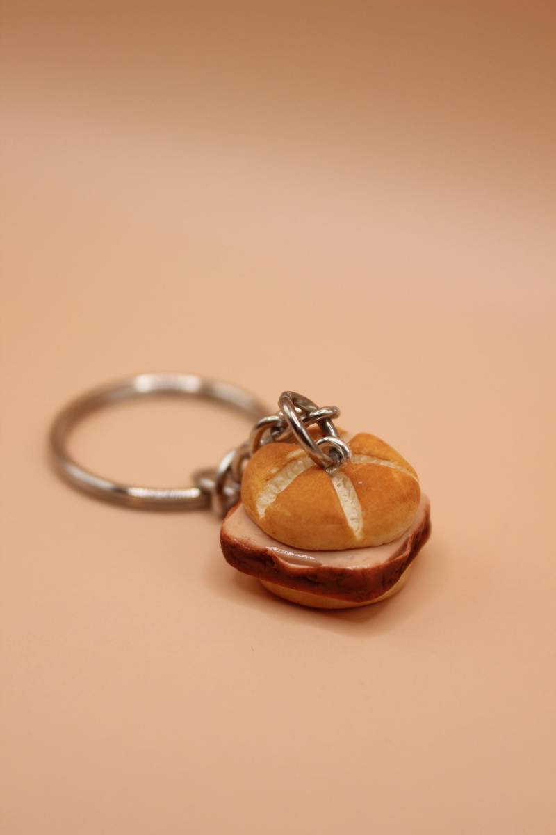 Leberkäse - Schlüsselanhänger/Miniaturessen Handgefertigter Anhänger Bayern Leberkäse - Schlüsselanhänger/Miniaturessen Handgefertigter Anhänger Bayern von LelesClay
