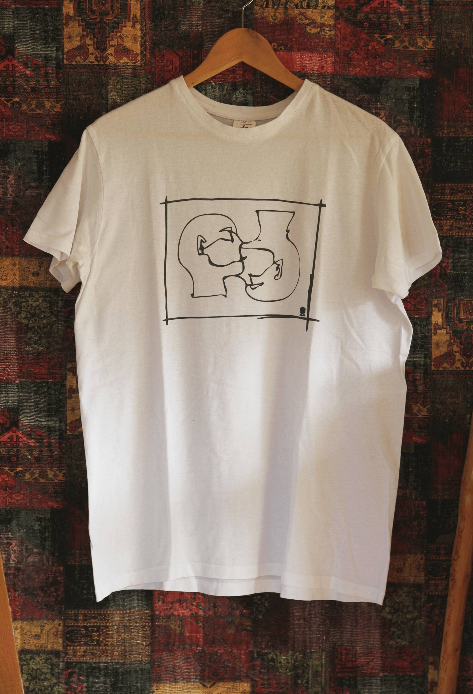 Lovers T-Shirt/Siebdruck Auf Weißer Baumwolle Unisex „Love Is Love" Lovers T-Shirt/Siebdruck Auf Weißer Baumwolle Unisex „Love Is Love" von LeloDesignsShop